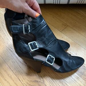 Black leather cutout bootie 8.5
